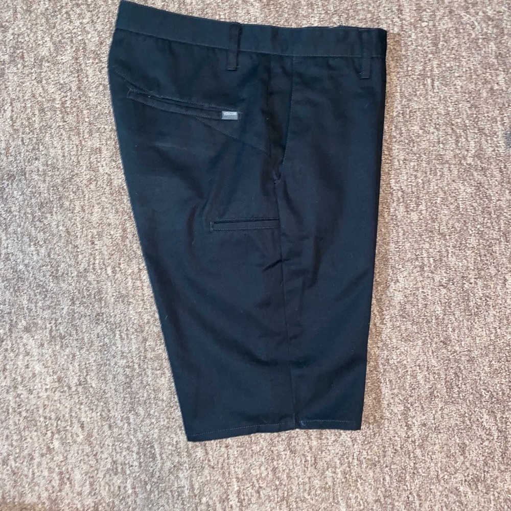 Volcom shorts - Picture 2 of 4
